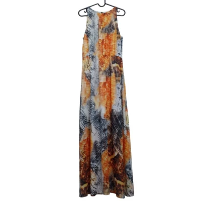 Oldalán felsliccelt, hátul derékig cipzáras, bélelt női egész ruha