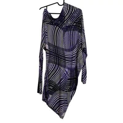 Aszimmetrikus kialakítású, mintás női egész ruha