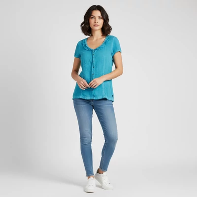 Elején gombos, nyakrészén megkötős női felső