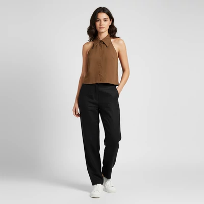 Elején gombos, galléros női felső