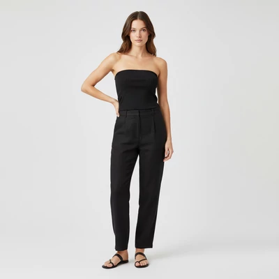 Pánt nélküli, rövid fazonú női felső