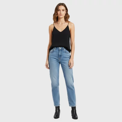 Spagettipántos, bélelt női felső