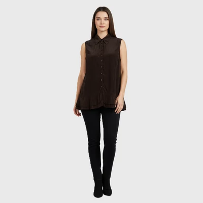 Elején gombos, galléros, alján fodros női felső