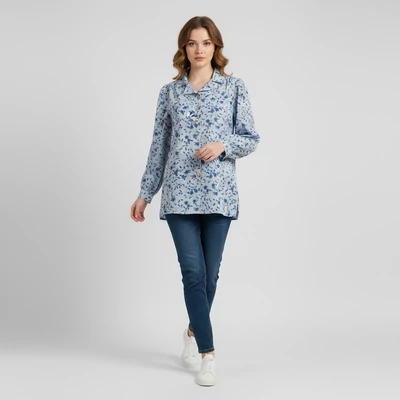 Elején gombos, virágmintás női felső