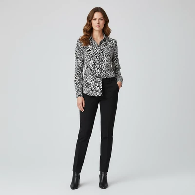 Elején gombos, galléros, mintás női felső