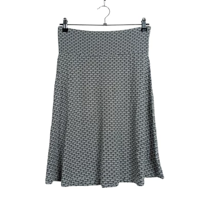 Derekán gumis, mintás női szoknya