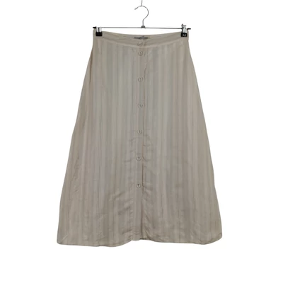 Elején gombos, csíkos női szoknya