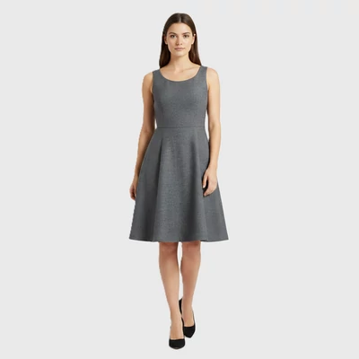 Ujjatlan, oldalán cipzáras bélelt női egész ruha