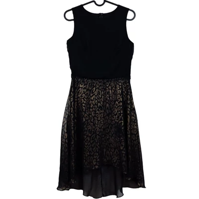 Hátrészén cipzáras derékrésze alatt mintás, bélelt női egész ruha