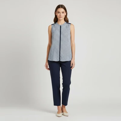 Rejtett gombolású, mintás női felső