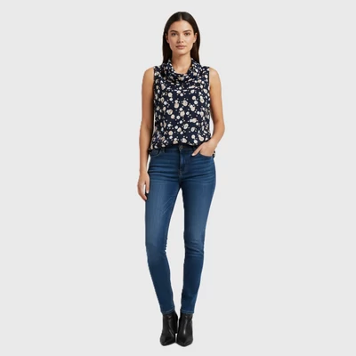 Kámzsanyakú, mintás női felső