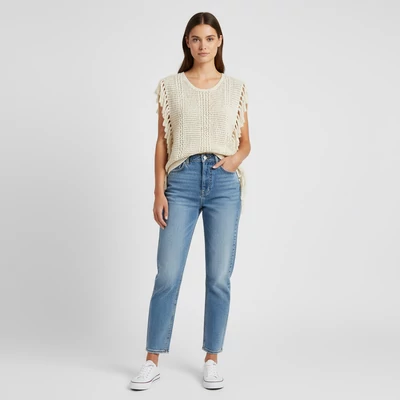 Oldalán rojtos kötött női mellény