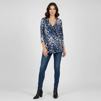 Elején átlapolt kialakítású, mintás női blúz