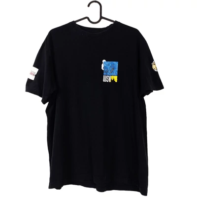 Elől-hátul mintás férfi póló (használt minőségű!)