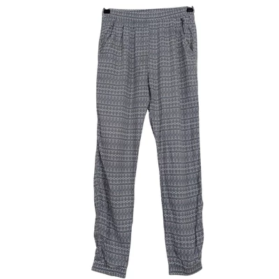 Elején zsebes, derekán és szára alján gumis lány leggings