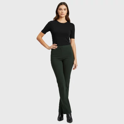 Alján bővülő női nadrág