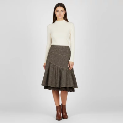 Vastag anyagú, bélése alján csipkés női szoknya