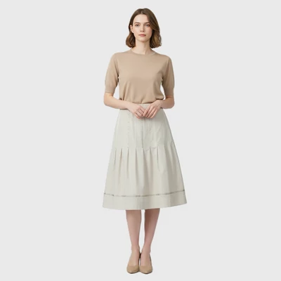 Csíkokkal díszített, hátsó részén cipzáras női szoknya