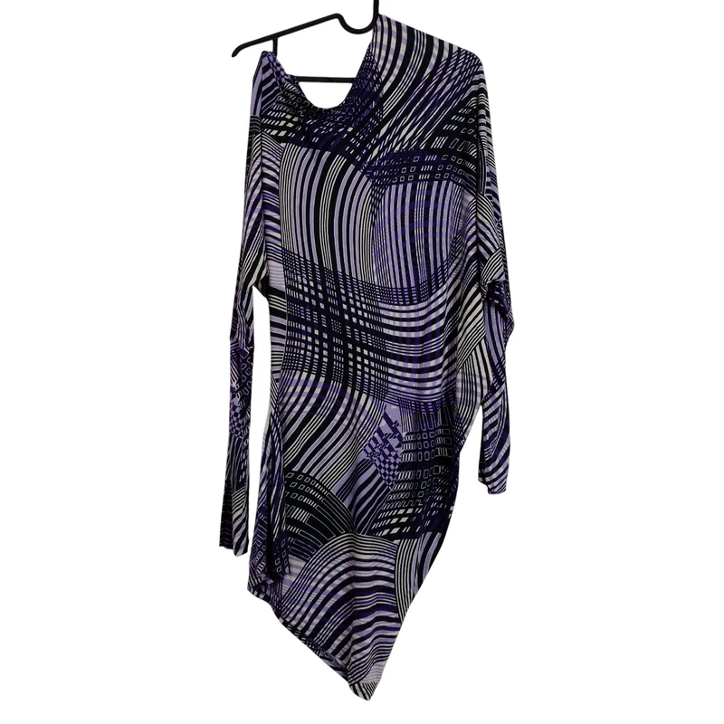 Aszimmetrikus kialakítású, mintás női egész ruha