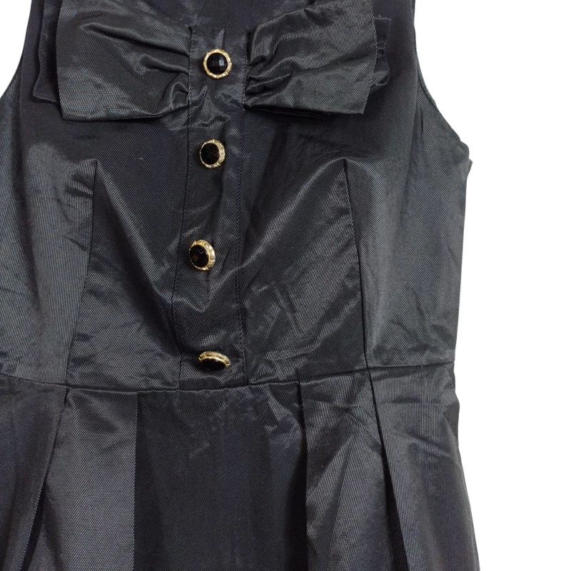 Elején gombos, fényes anyagú egész ruha