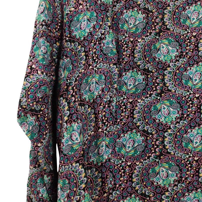 Hátán cipzáras derekán megkötős, mintás női egész ruha