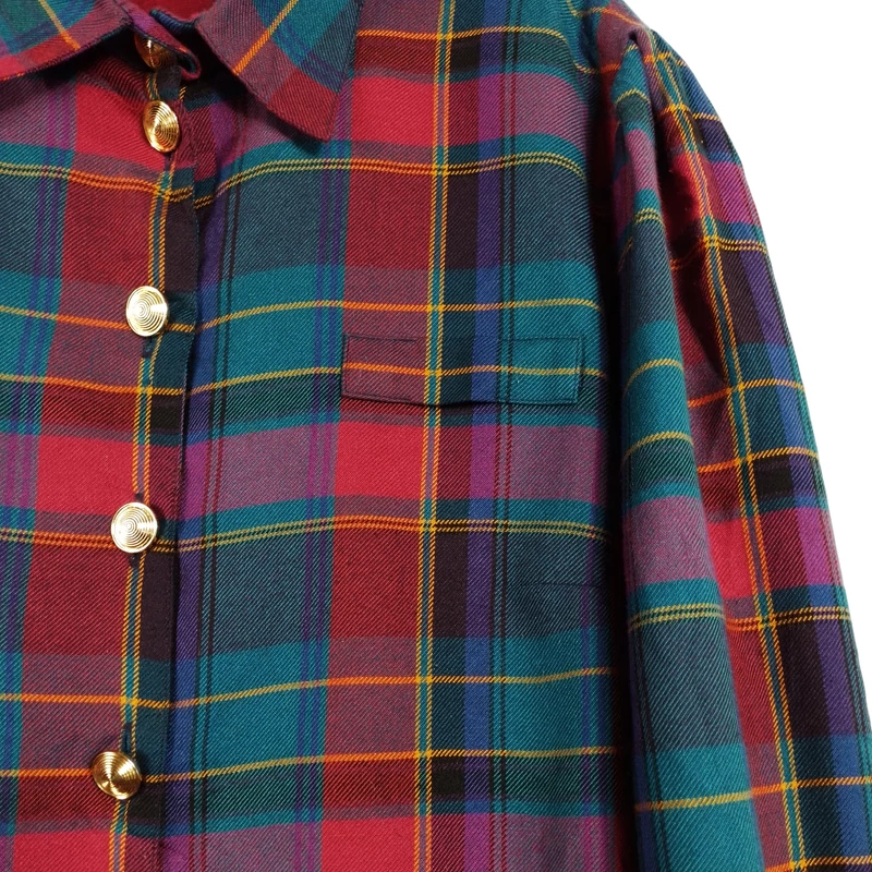 Elején derekáig gombos, galléros, övbújtatós, kockás női egész ruha