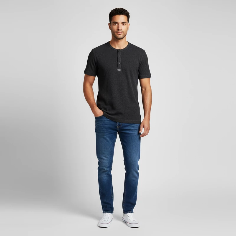 Mellrészén gombos, bordamintás férfi póló