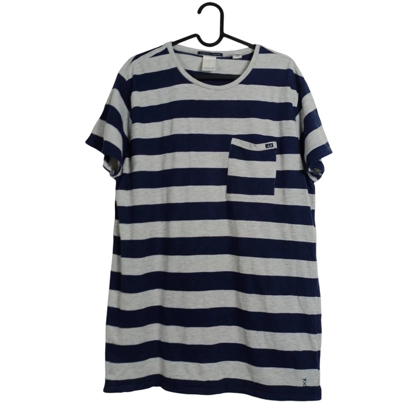 Elején zsebes, csíkos férfi póló