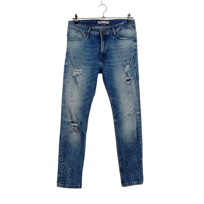 Elől-hátul zsebes, szaggatott, koptatott női farmernadrág