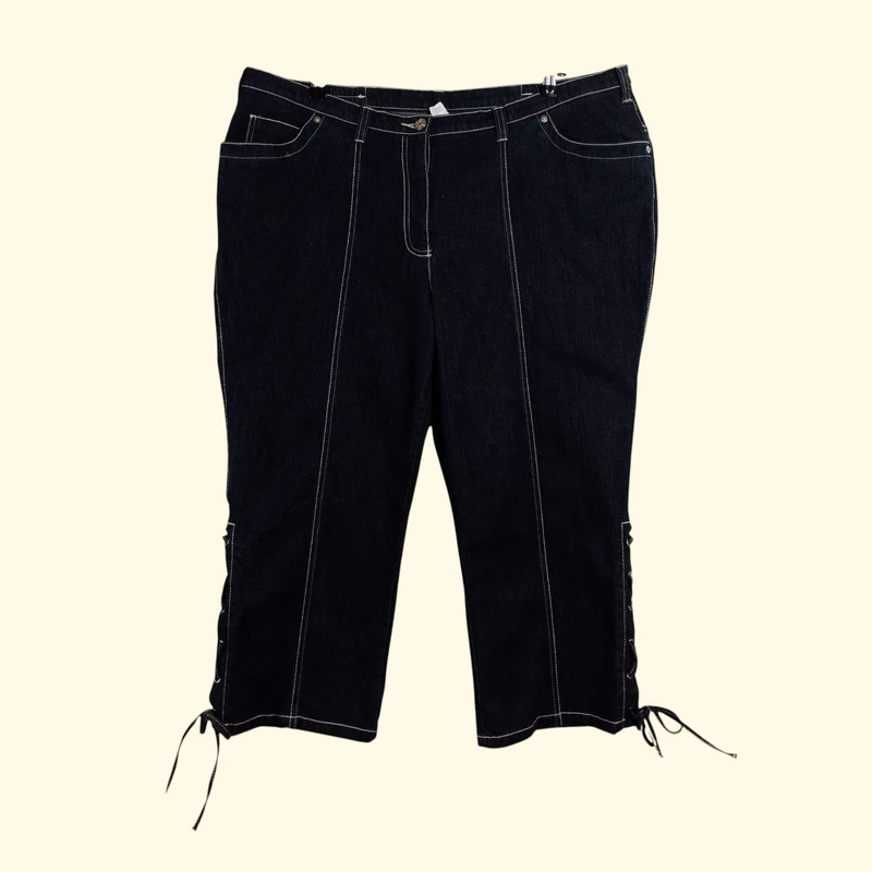 Kék színű, 3/4-es női farmernadrág, 2XL méret