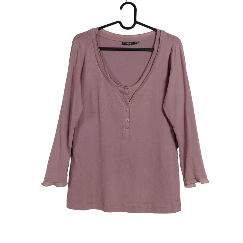 Mellrészén gombos, duplahatású női felső