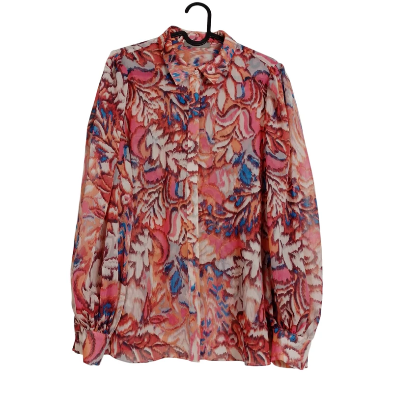 Galléros, rejtett gombolású virágmintás női felső