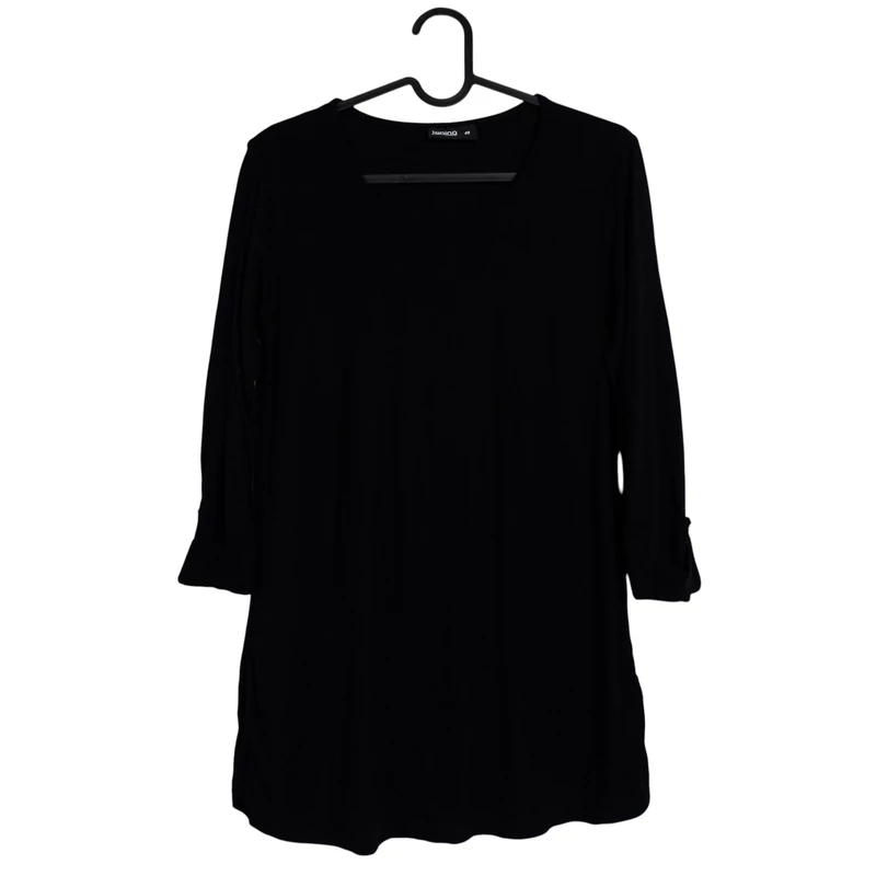 Oldalán alul húzott varrású női felső