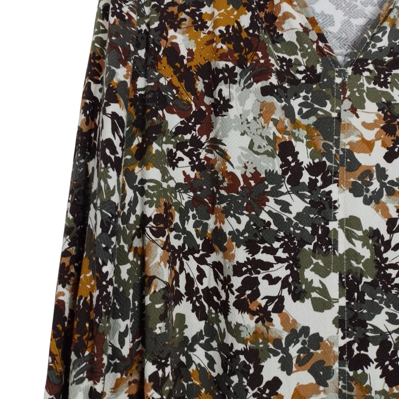 Hátulján hosszított, mintás női felső