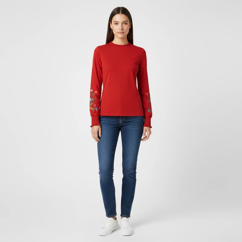 Ujján hímzett mintával díszített női felső