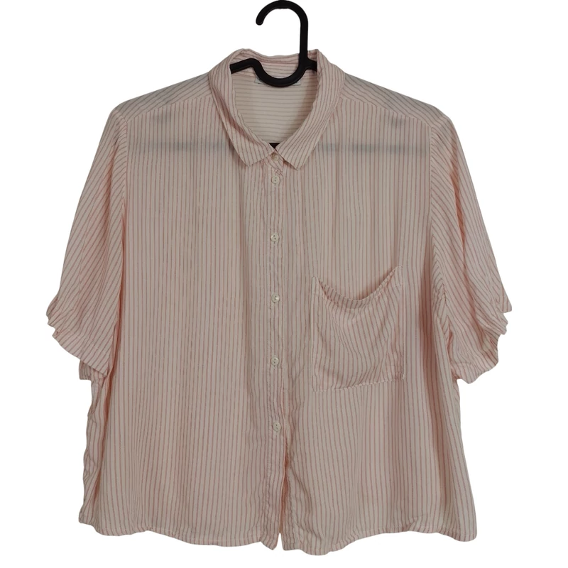 Elején gombos, csíkos női felső