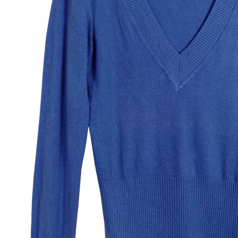 "V" nyakú vékony női pulóver