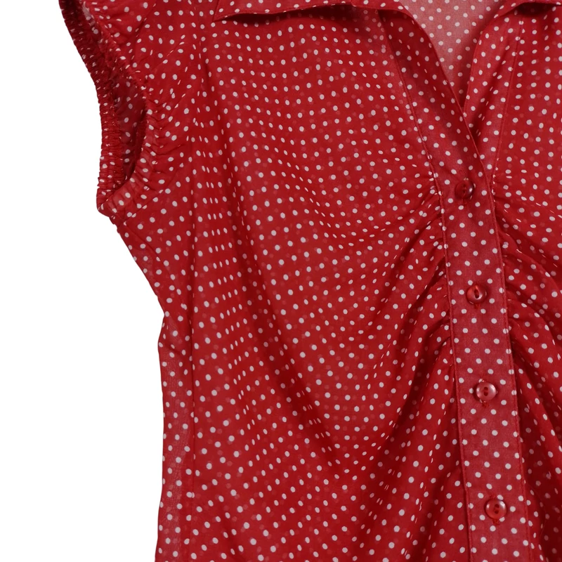 Elején gombos, áttetsző anyagú, pöttyös női blúz