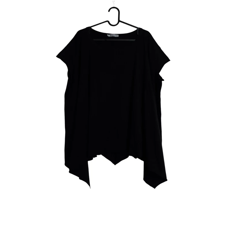 Alján változó hosszúságú, bő szabású női felső