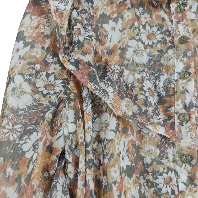 Fodorral díszített, virágmintás női felső