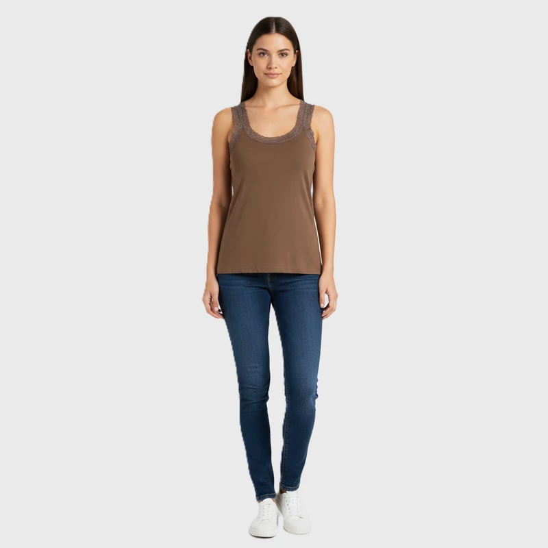 Csipkével díszített női felső