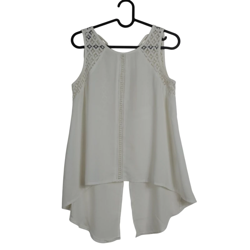 Csipkemintás, hátulján hosszított női felső