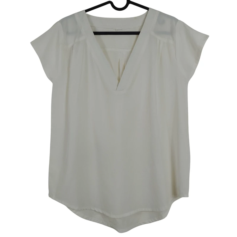 Hátulján hosszított, "V" nyakú női felső