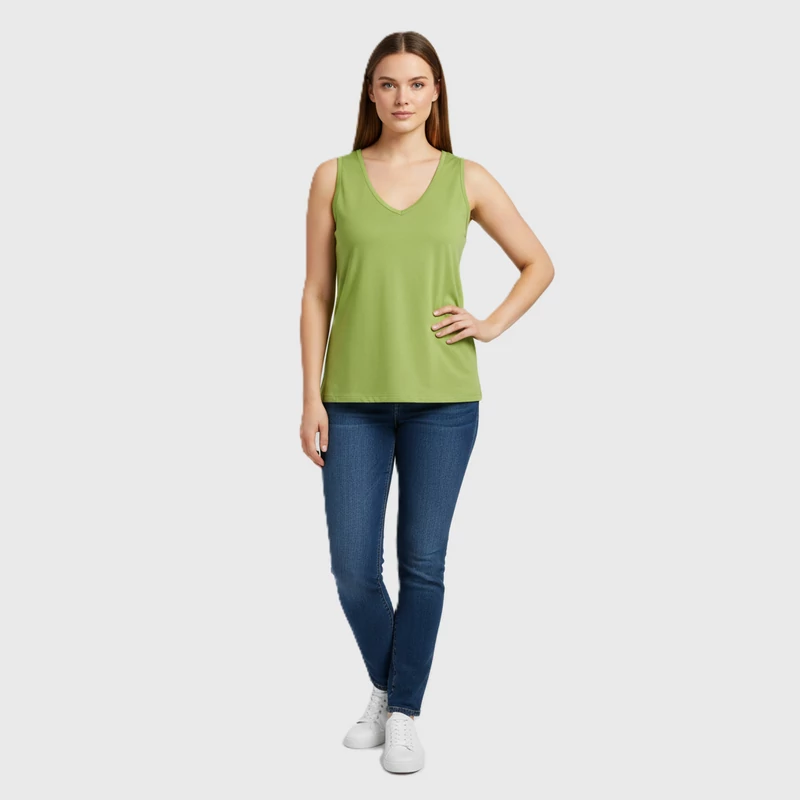 Színes, rugalmas anyagú női felső