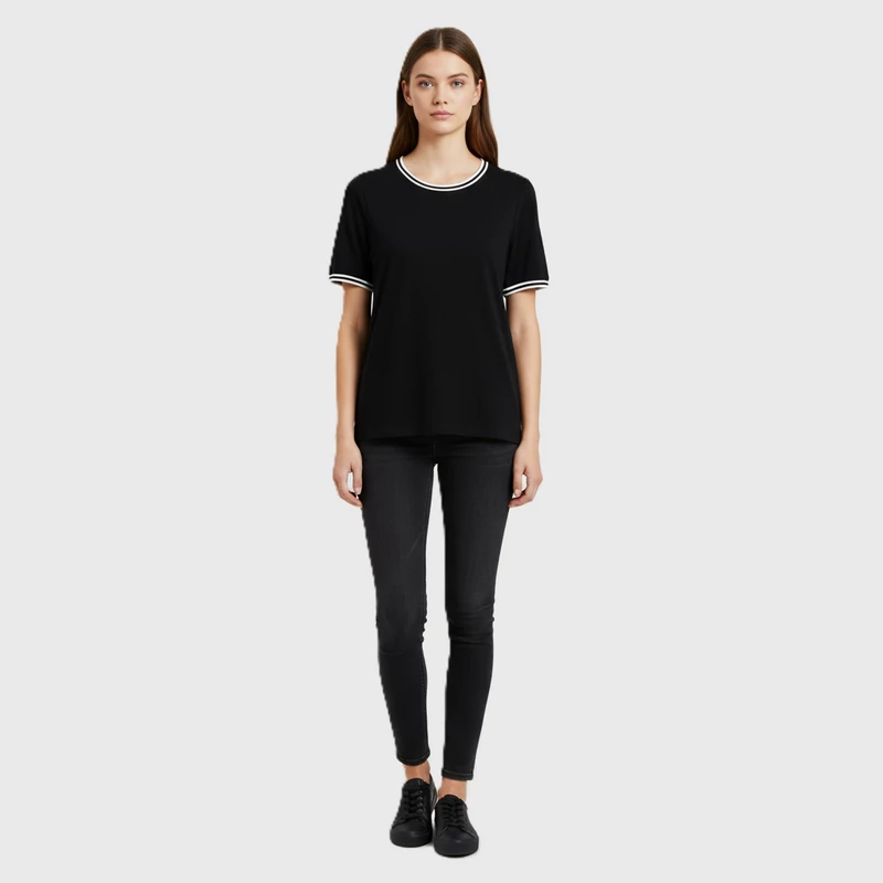 Nyakán és ujja végén díszcsíkos női felső