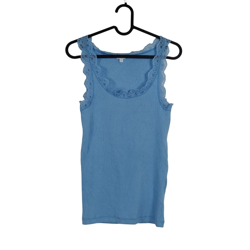 Csipkeszegélyes női felső