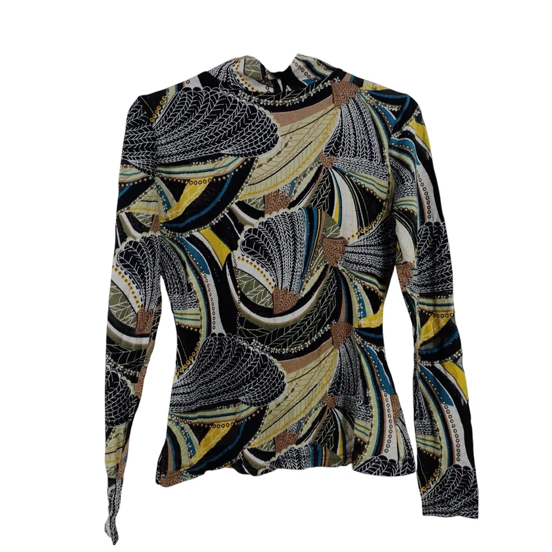 Magas nyakú, mintás női felső