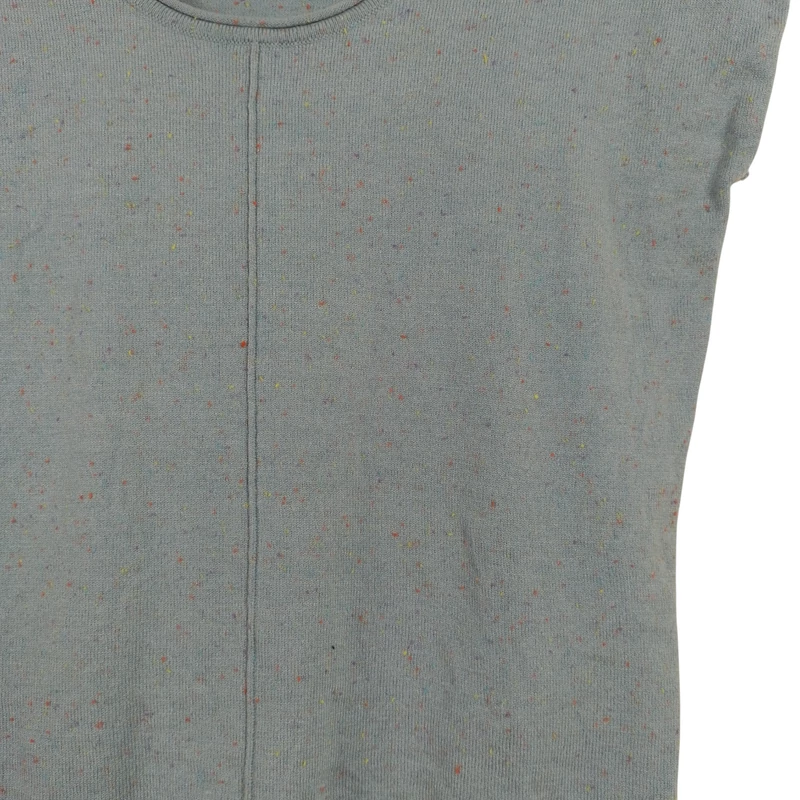 Vékony anyagú, kötött női felső