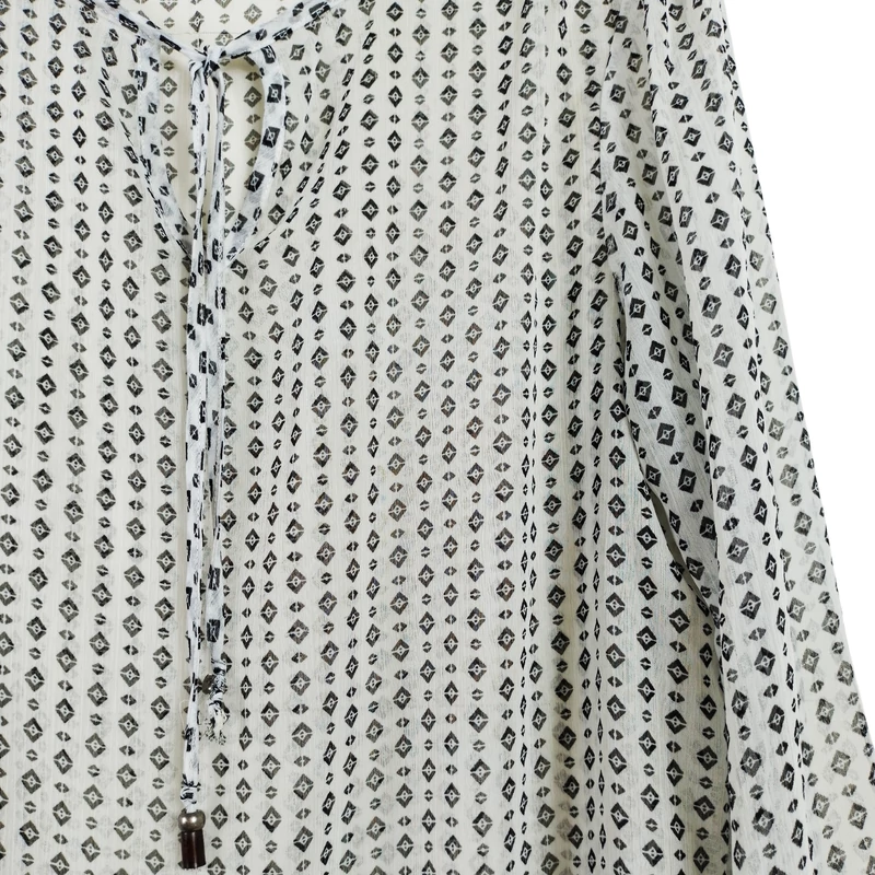 Áttetsző anyagú, mintás női felső