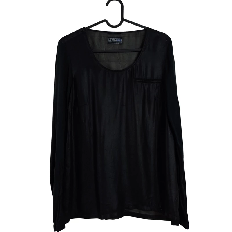 Áttetsző anyagú, egyik vállán cipzáras női felső